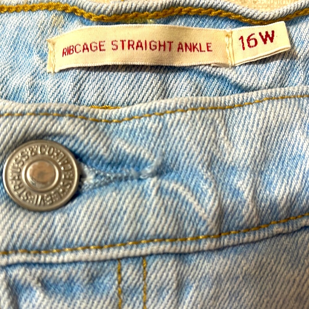 NEW Levi’s Ribcage Super High Rise Distressed Jeans - Picture 3 of 6